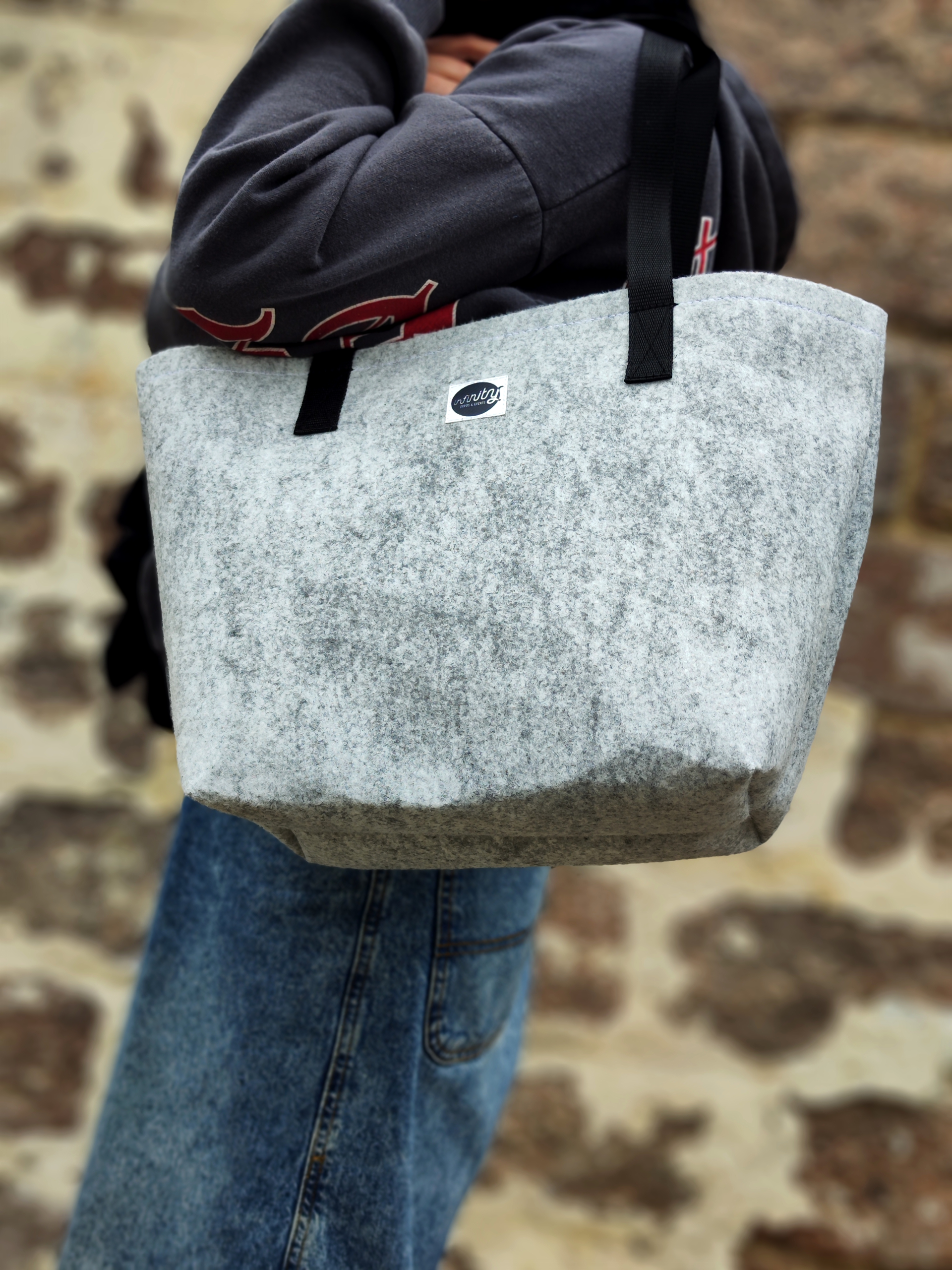 Projet Infinity- grand sac à partir de moquette recyclée - Raev Atelier
