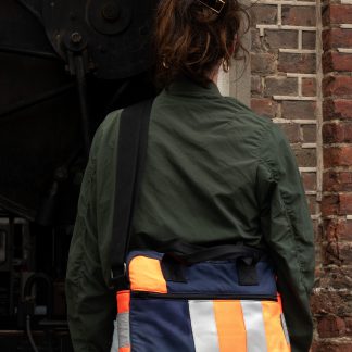 Sacoche textile souple conçue pour transporter et protéger un ordinateur portable lors des déplacements professionnels - Raev atelier